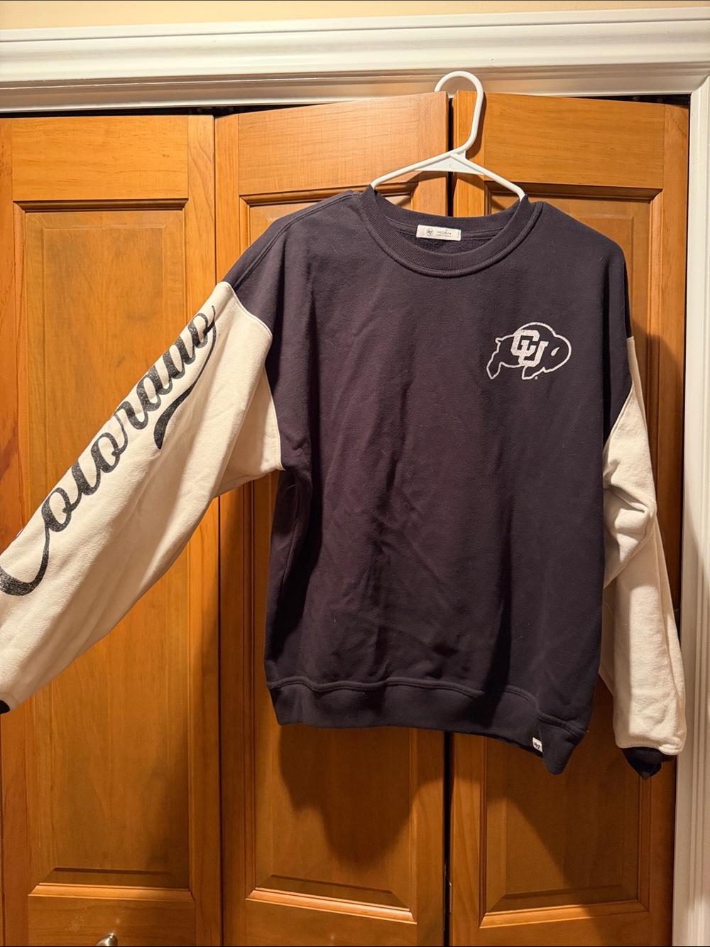 Contrast-Sleeve Crewneck Sweatshirt - Navy and Cream